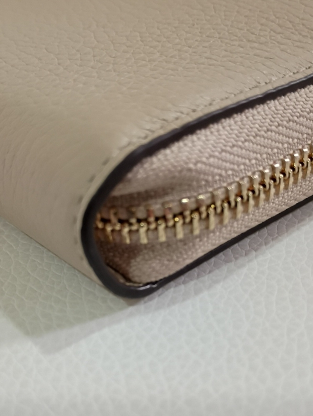 Kate Spade Two-Tone Beige and Cream Zip-Around Wallet - Picture 4 of 15